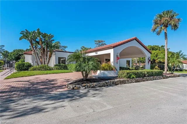 $3,500 | 1055 Forest Lakes Drive, Unit E209, Naples, FL 34105