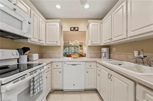 $3,500 | 1055 Forest Lakes Drive, Unit E209, Naples, FL 34105