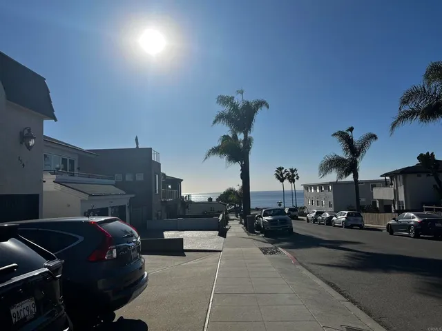 $3,210 | 159 Redwood Avenue, Unit B, Carlsbad, CA 92008