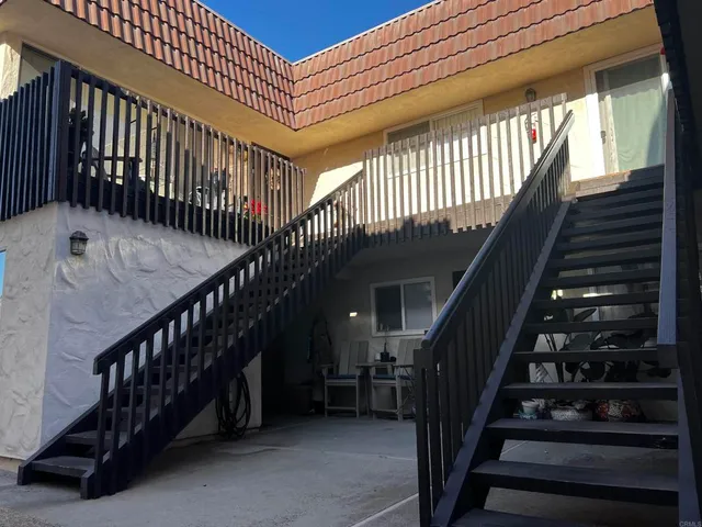 $3,210 | 159 Redwood Avenue, Unit B, Carlsbad, CA 92008