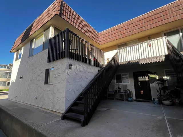 $3,210 | 159 Redwood Avenue, Unit B, Carlsbad, CA 92008