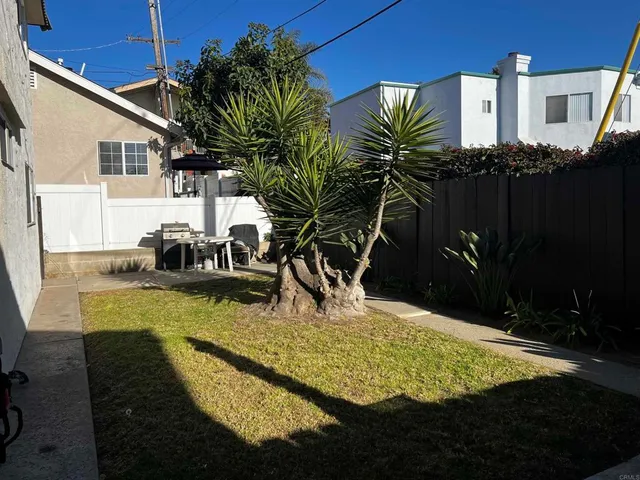 $3,210 | 159 Redwood Avenue, Unit B, Carlsbad, CA 92008
