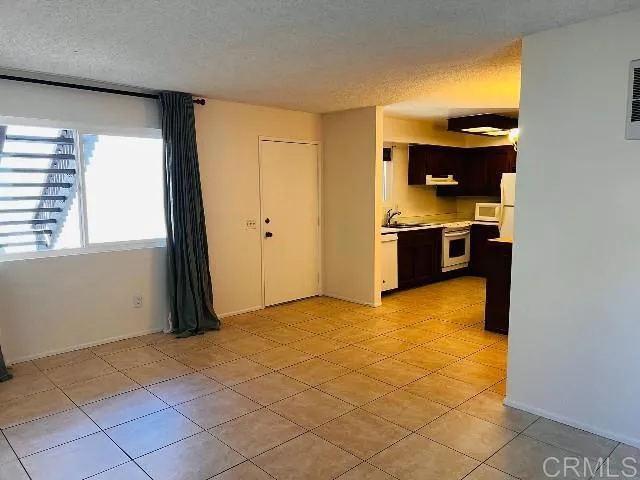 $3,210 | 159 Redwood Avenue, Unit B, Carlsbad, CA 92008