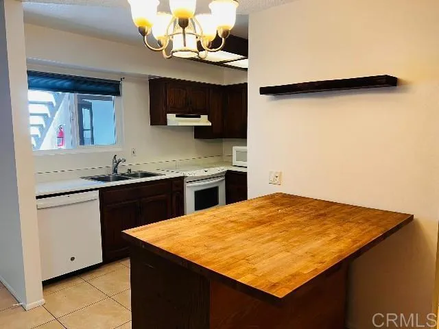 $3,210 | 159 Redwood Avenue, Unit B, Carlsbad, CA 92008