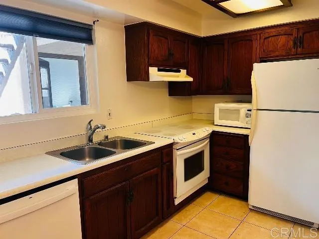 $3,210 | 159 Redwood Avenue, Unit B, Carlsbad, CA 92008