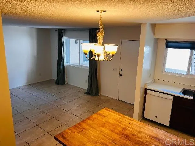 $3,210 | 159 Redwood Avenue, Unit B, Carlsbad, CA 92008