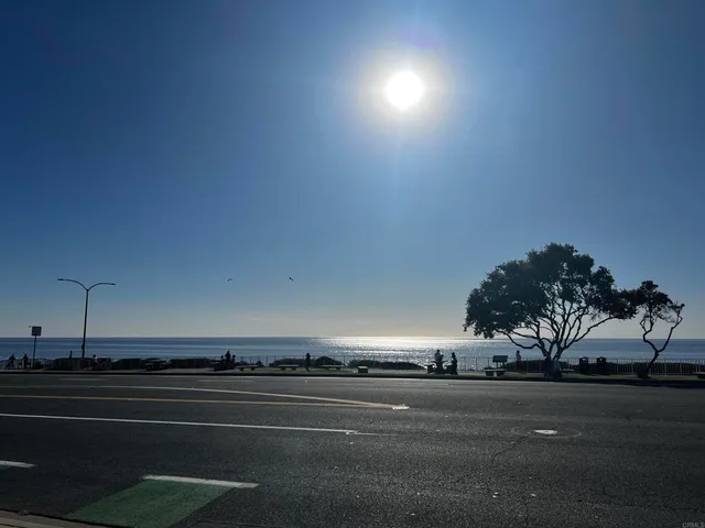 $3,210 | 159 Redwood Avenue, Unit B, Carlsbad, CA 92008