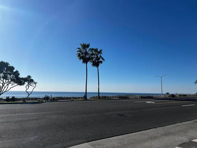 $3,210 | 159 Redwood Avenue, Unit B, Carlsbad, CA 92008