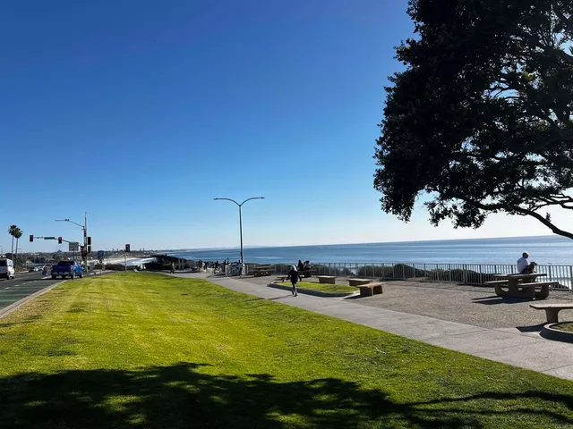 $3,210 | 159 Redwood Avenue, Unit B, Carlsbad, CA 92008