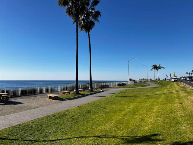 $3,210 | 159 Redwood Avenue, Unit B, Carlsbad, CA 92008