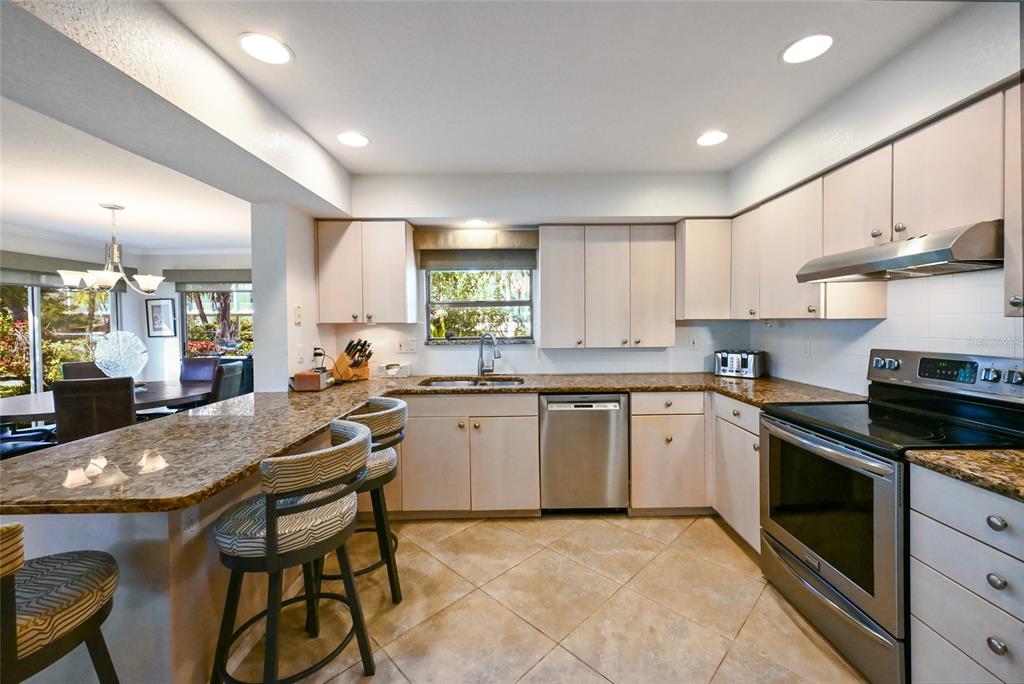 535 Sutton Place Longboat Key, FL 34228 - Photo 13 of 43