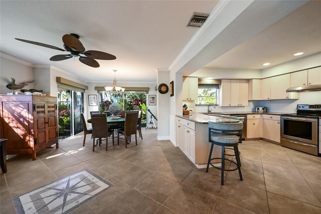 535 Sutton Place Longboat Key, FL 34228 - Photo 10 of 43