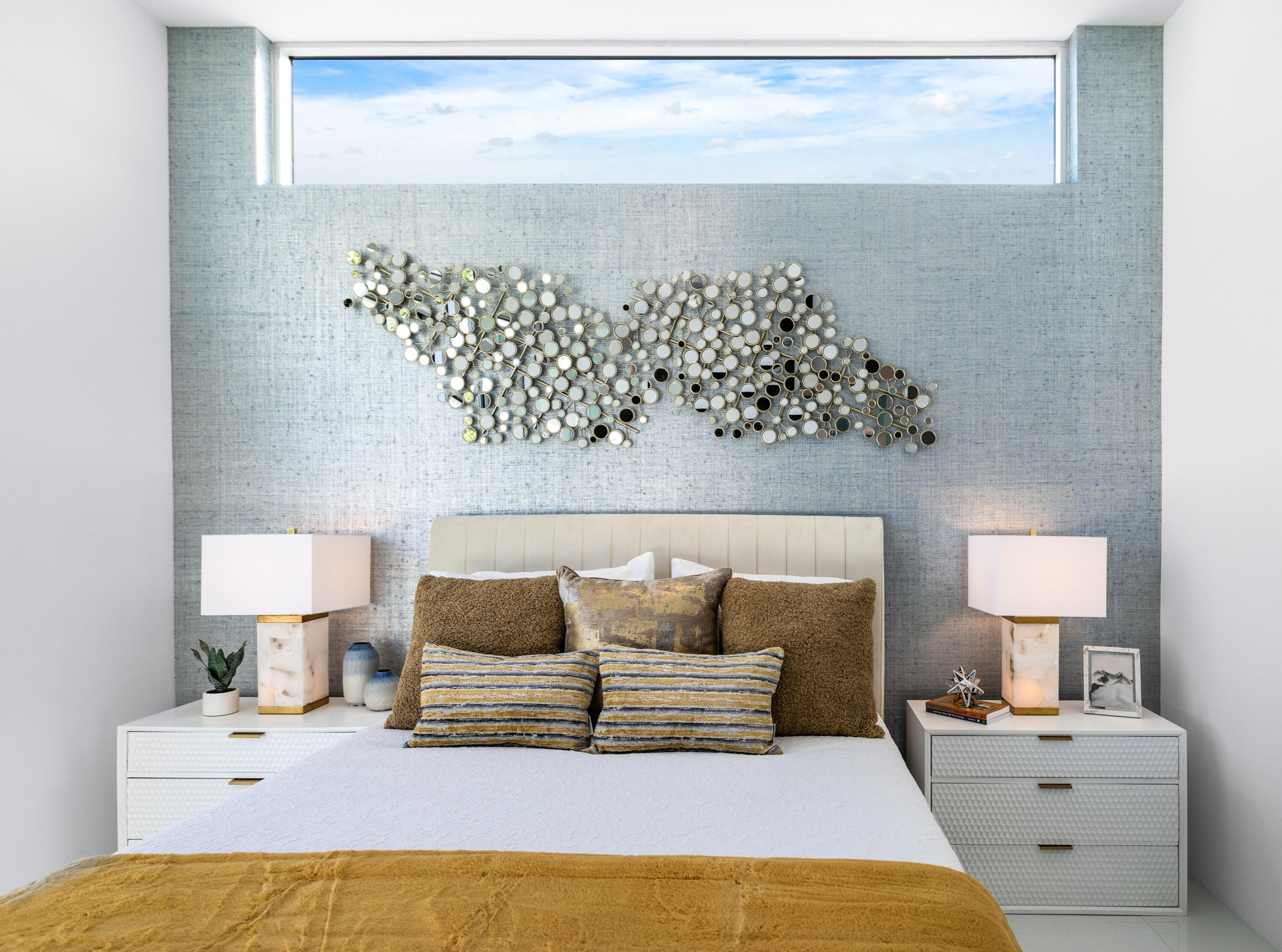 2696 Anza Trail Palm Springs, CA 92264 - Photo 27 of 99 a living room with furniture and a lamp