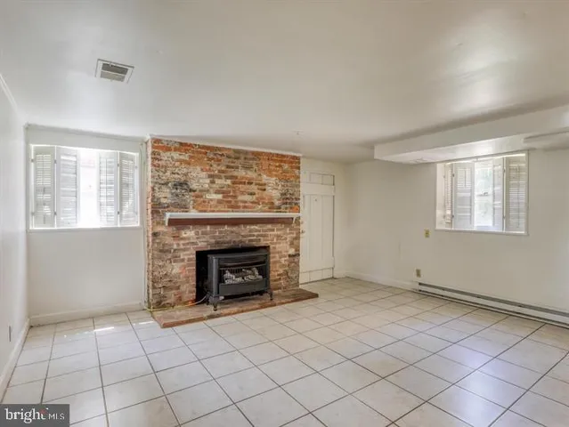 $1,250 | 103 North Church Street, Berryville, VA 22611