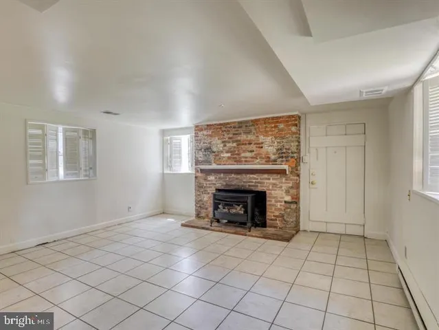 $1,250 | 103 North Church Street, Berryville, VA 22611