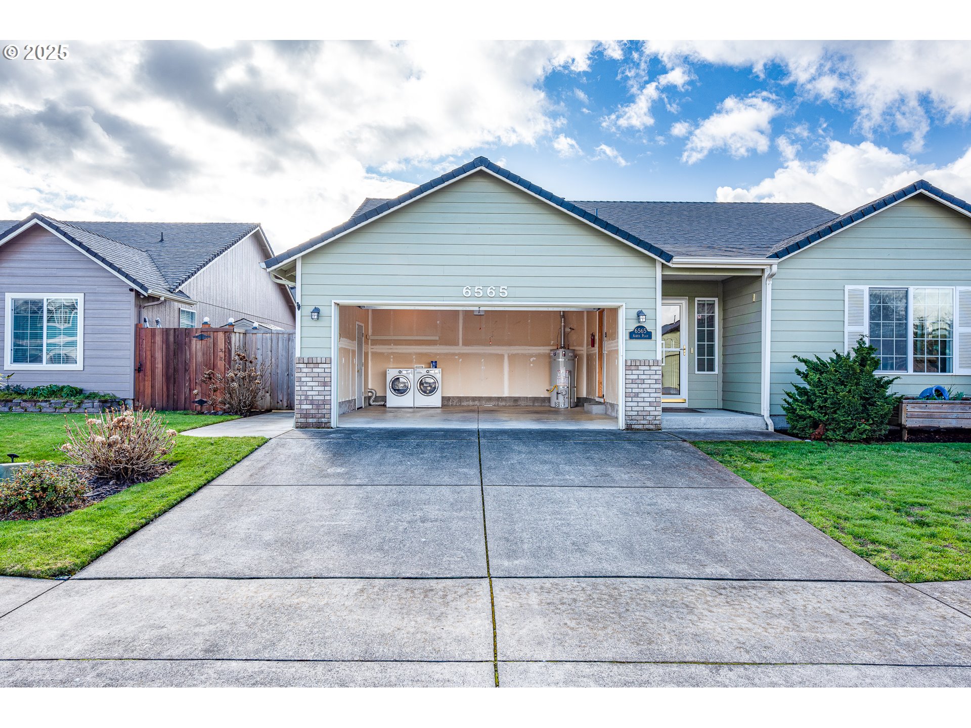 6565 Aaron Lane Springfield, OR 97478 - Photo 34 of 48 a view of a house with a yard