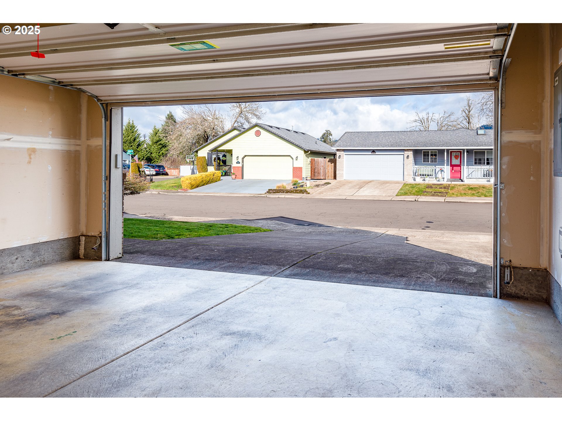 6565 Aaron Lane Springfield, OR 97478 - Photo 37 of 48