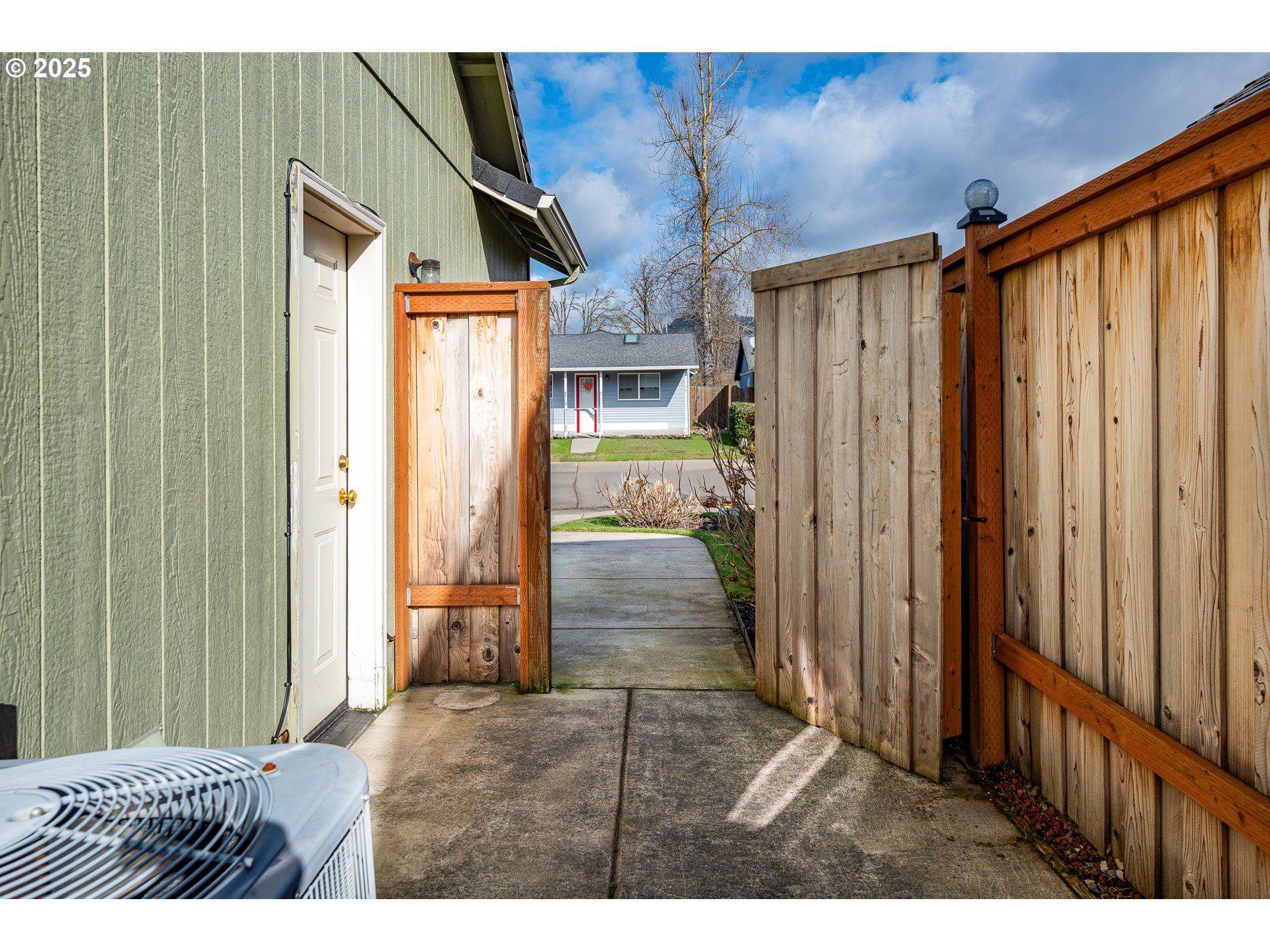6565 Aaron Lane Springfield, OR 97478 - Photo 42 of 48 a view of entryway door
