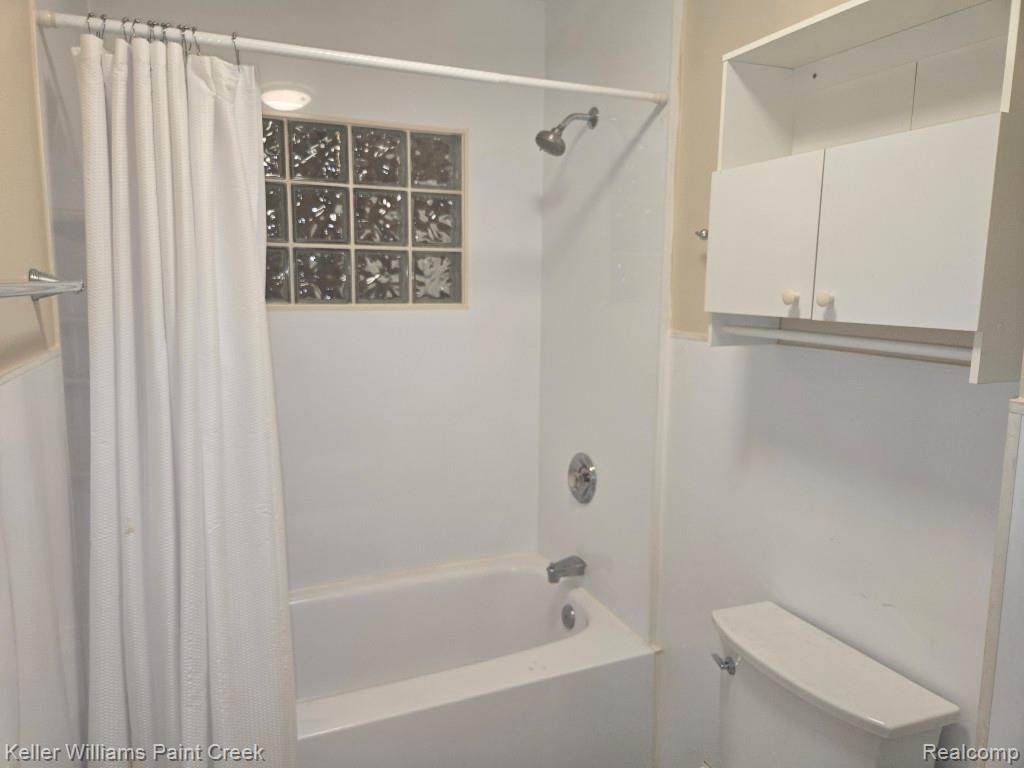 1460 Gravel Ridge Drive Rochester, MI 48307 - Photo 19 of 28 2026-08-03 12.24.34 (Medium).jpg