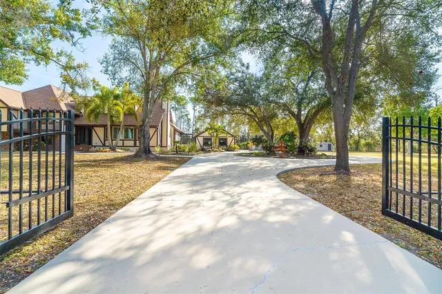 $1,500,000 | 222 Highpoint Drive, Venice, FL 34292