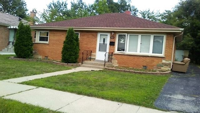 9029 Sproat Avenue Oak Lawn, IL 60453 - Photo 2 of 8 a view of a house with a yard
