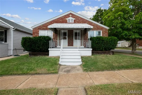 $349,900 | 5203 Schollmeyer Avenue, St. Louis, MO 63109