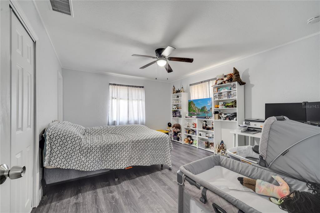 1226 Pine Street Orlando, FL 32824 - Photo 31 of 46 a living room with furniture and a window