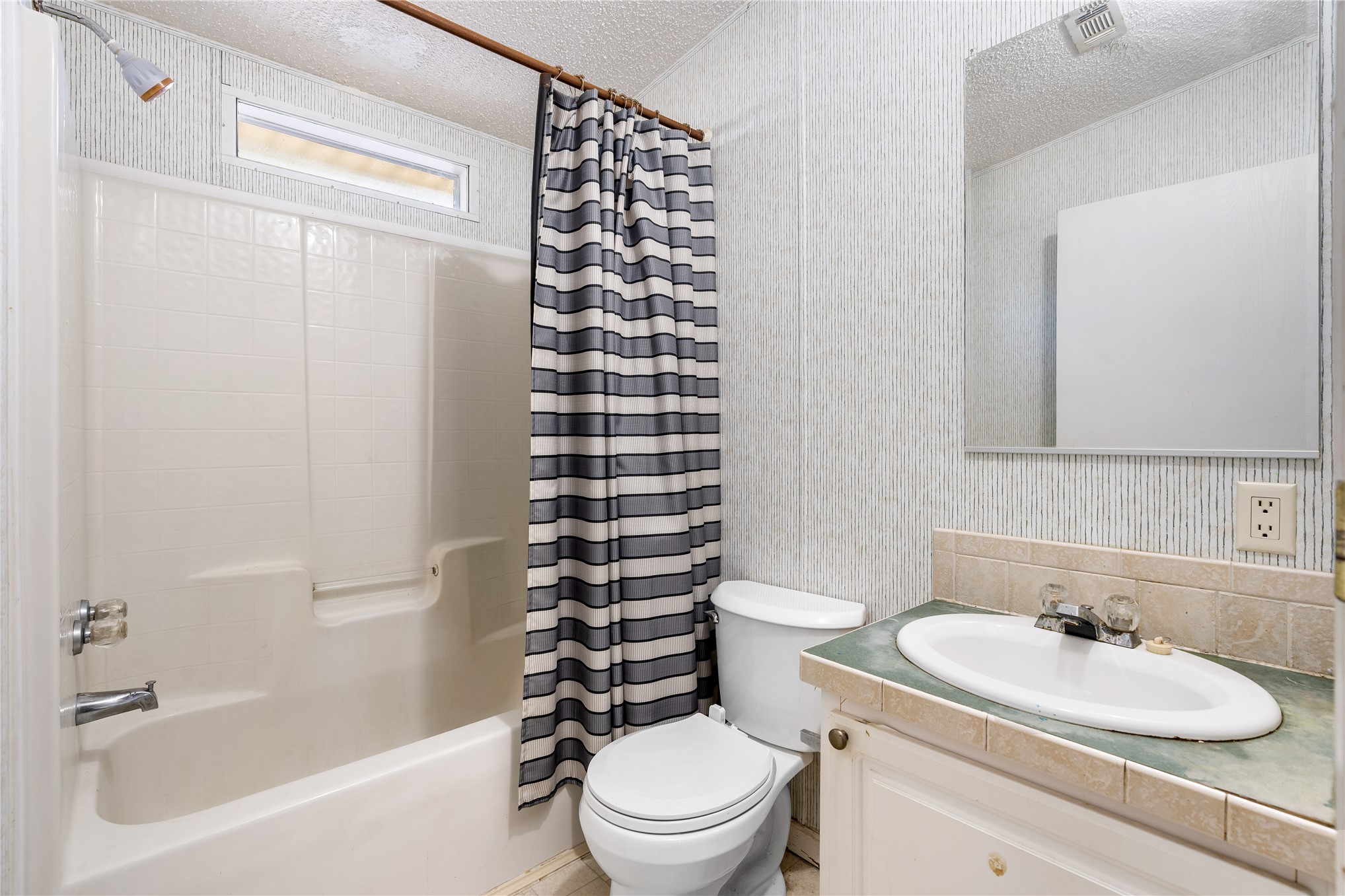 97209 Emerald Lane Yulee, FL 32097 - Photo 30 of 53 Guest Bathroom