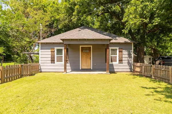 $159,900 | 205 East Nelson Street, Bowie, TX 76230