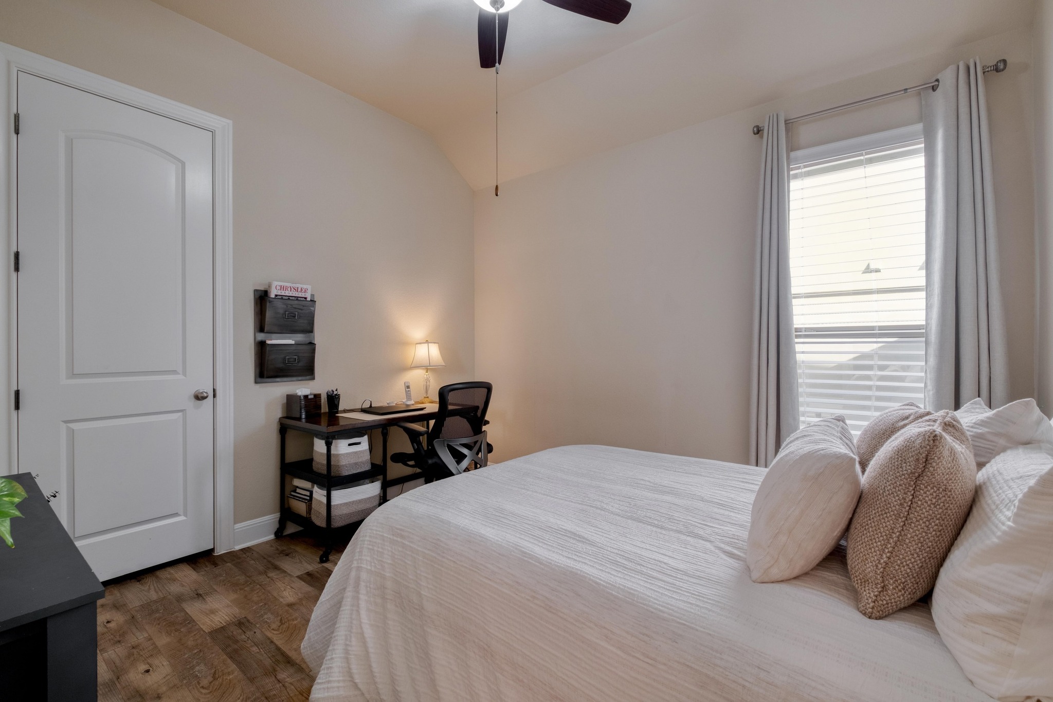 3204 Venezia View Leander, TX 78641 - Photo 20 of 28 3rd Bedroom with vaulted ceiling and ceiling fan