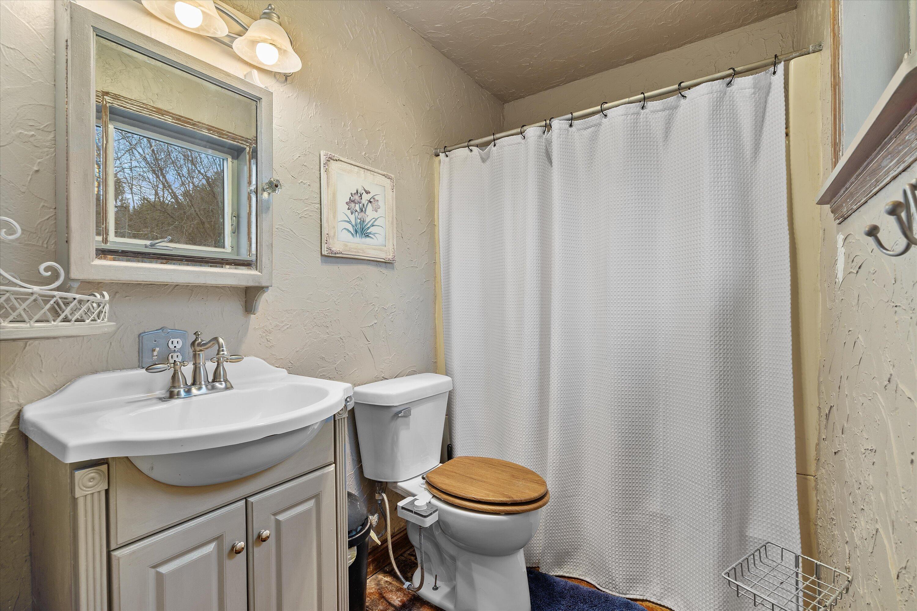 4804 County Hwy VV Two Rivers, WI 54241 - Photo 9 of 60 Main level full bath w/shower over tub