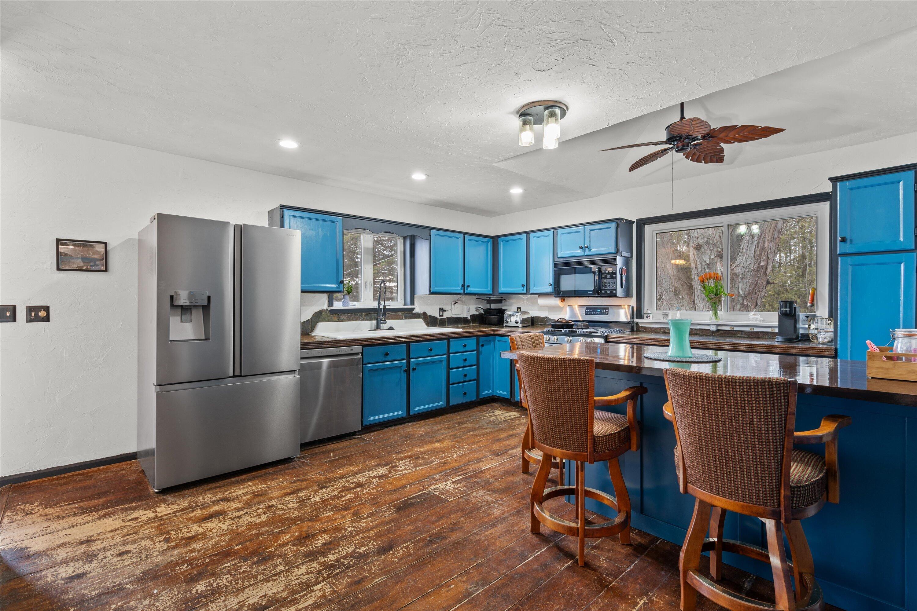 4804 County Hwy VV Two Rivers, WI 54241 - Photo 11 of 60 Large kitchen