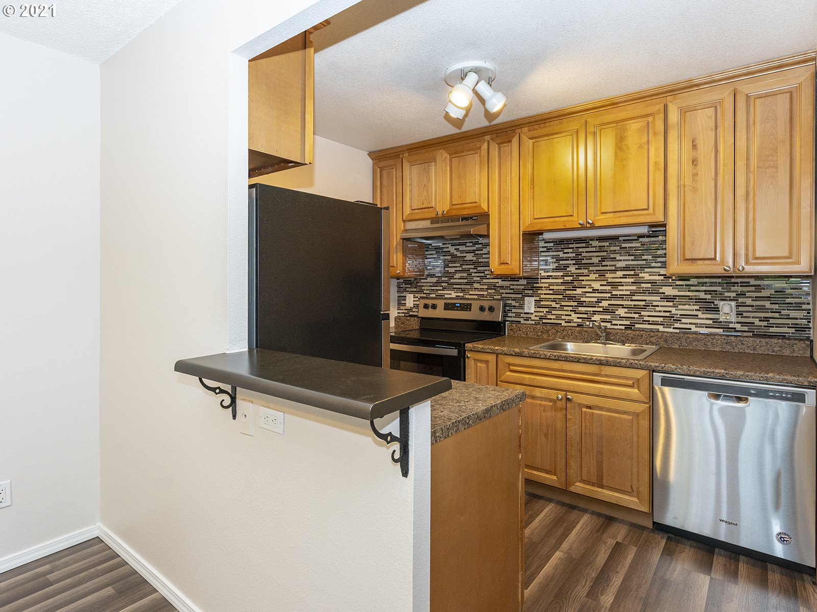 7734 Southwest Barnes Road Portland, OR 97225 - Photo 14 of 22 Gallery Image 14