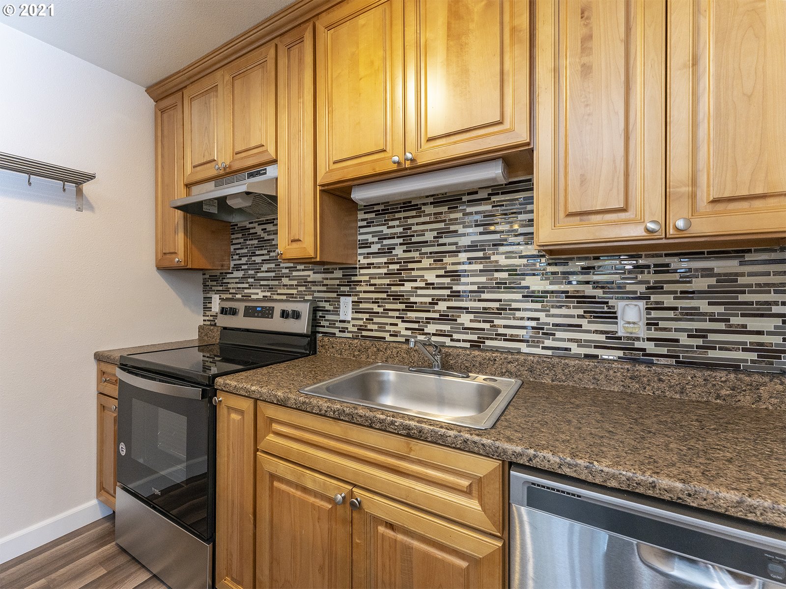 7734 Southwest Barnes Road Portland, OR 97225 - Photo 15 of 22 Gallery Image 15