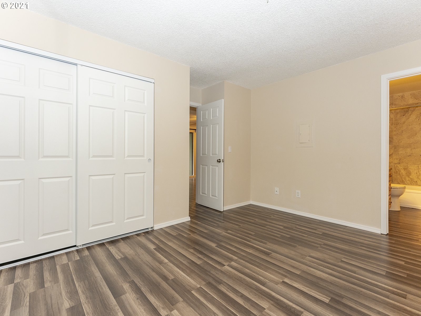 7734 Southwest Barnes Road Portland, OR 97225 - Photo 18 of 22 Gallery Image 18