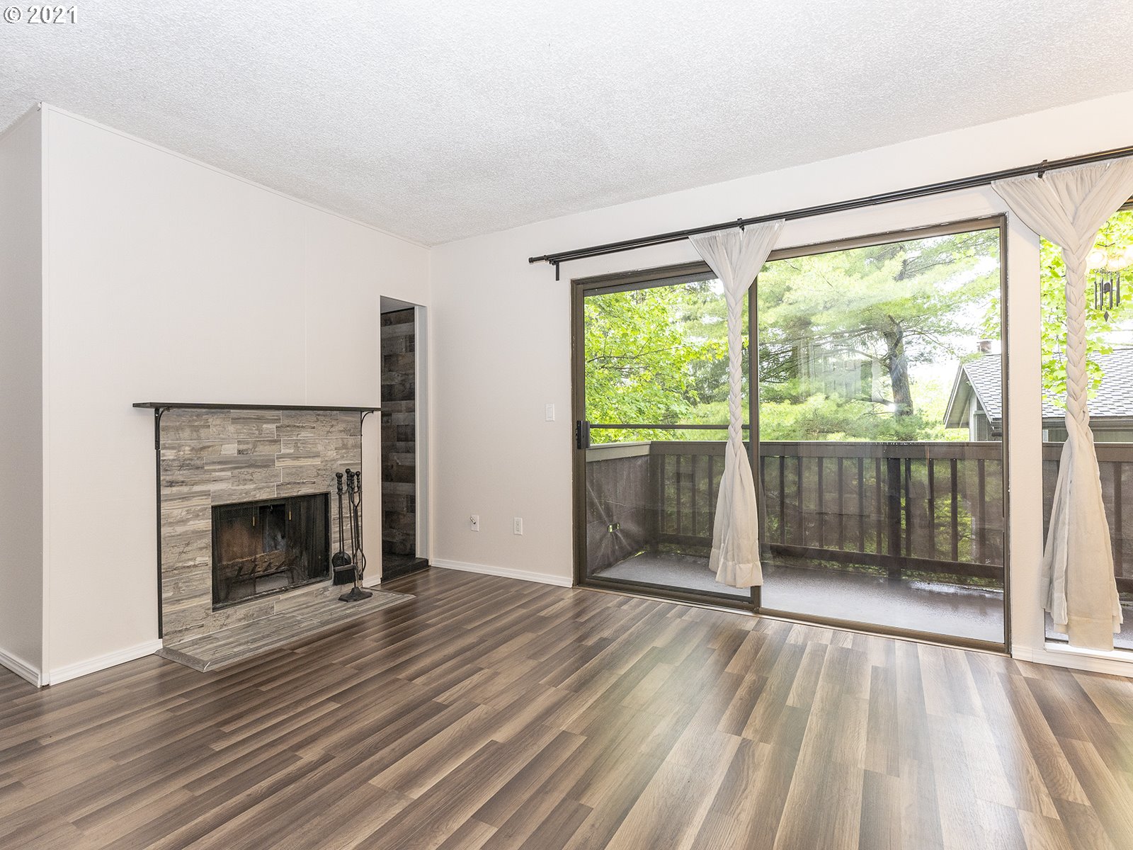 7734 Southwest Barnes Road Portland, OR 97225 - Photo 5 of 22 Gallery Image 5