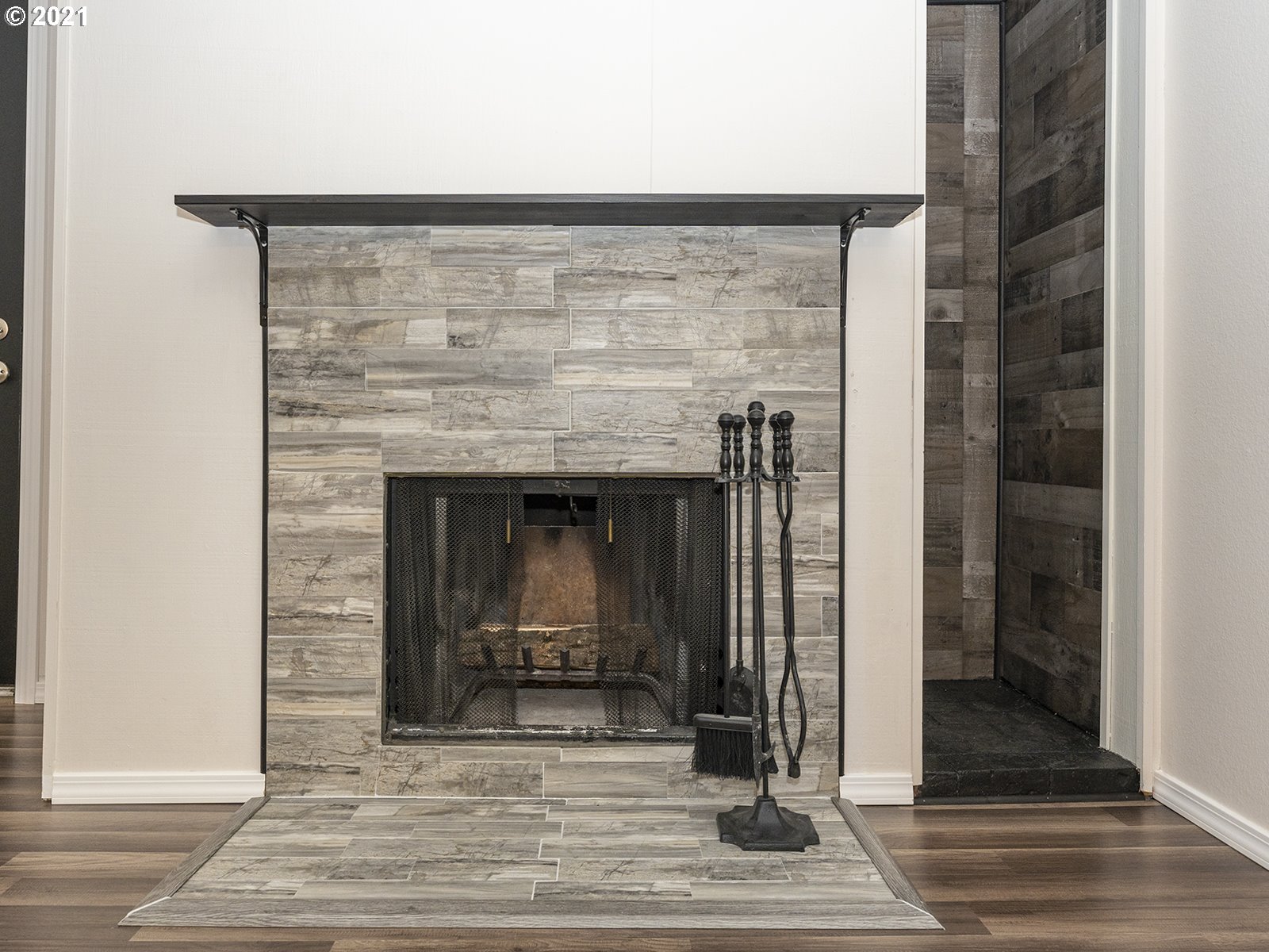 7734 Southwest Barnes Road Portland, OR 97225 - Photo 6 of 22 Gallery Image 6