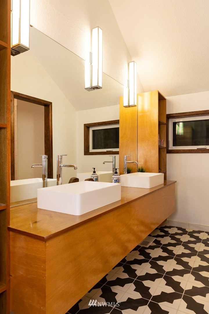 3010 Ridgeview Drive Northeast Bremerton, WA 98310 - Photo 16 of 39 Gallery Image 16
