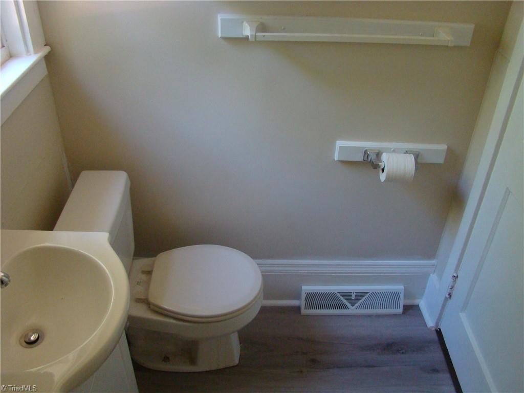 1406 Vaughn Road Burlington, NC 27217 - Photo 11 of 21 Gallery Image 11