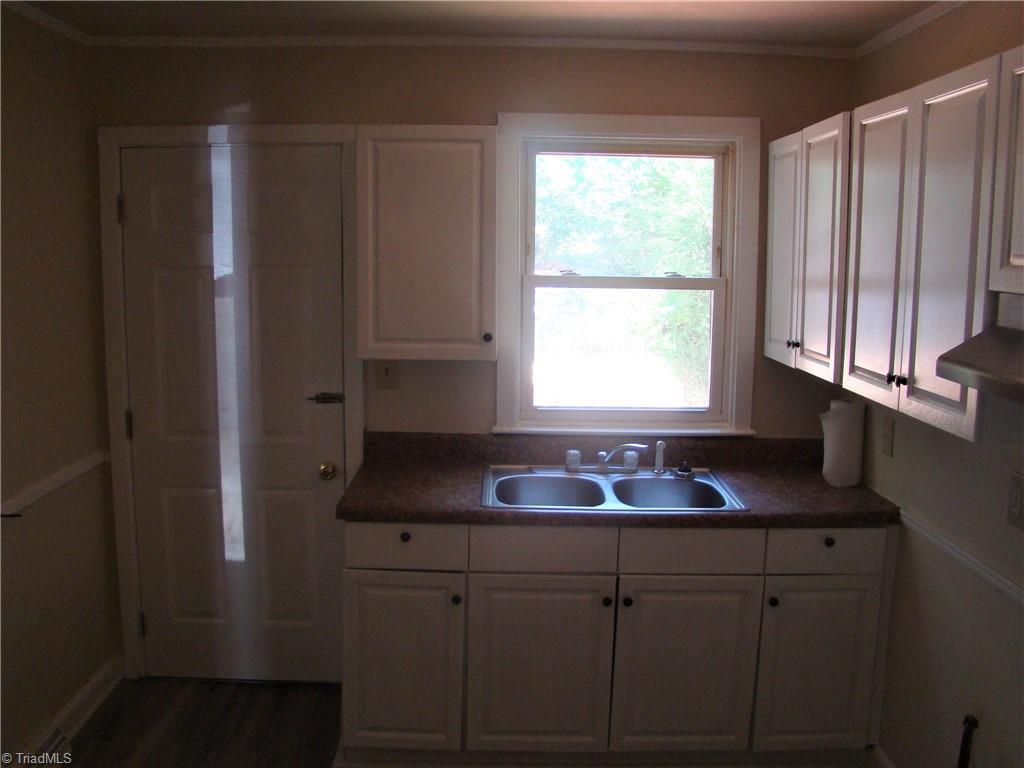 1406 Vaughn Road Burlington, NC 27217 - Photo 7 of 21 Kitchen