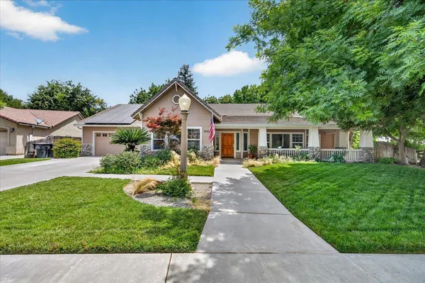 $624,900 | 1528 South Exeter Court, Visalia, CA 93292