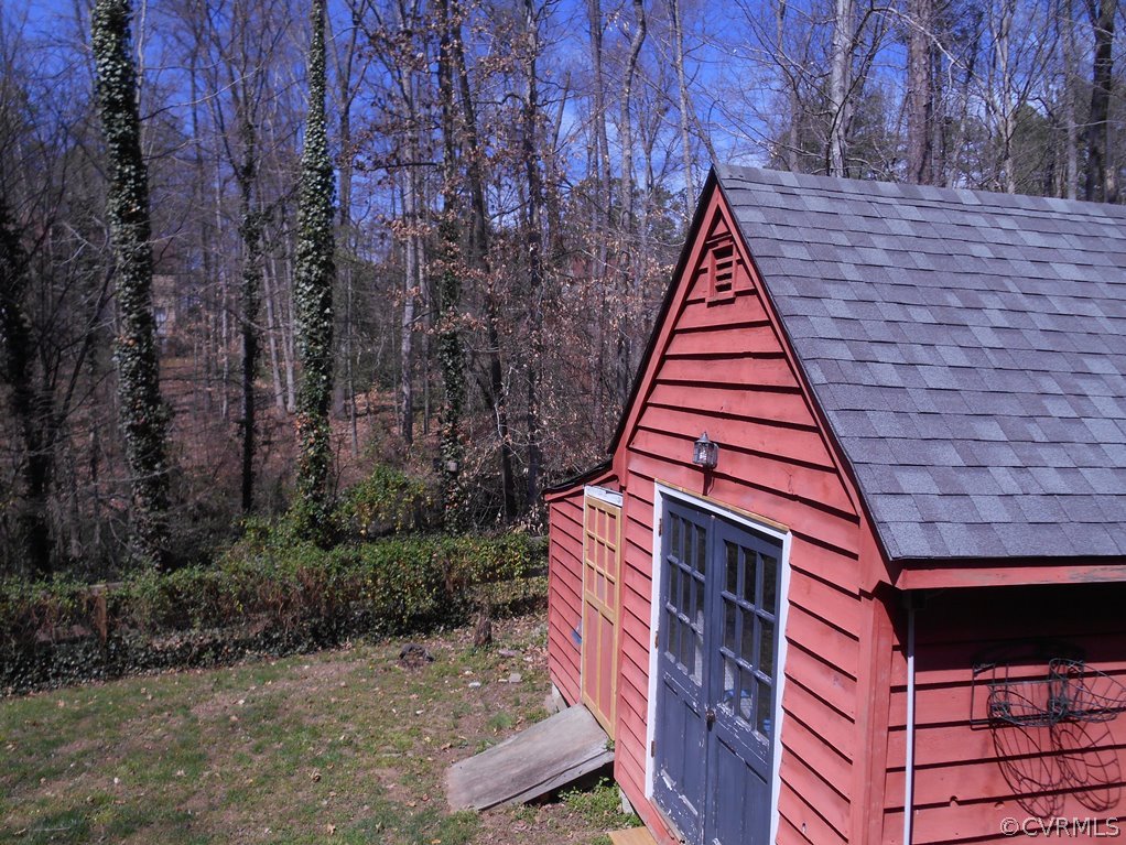 4904 Court Ridge Terrace Midlothian, VA 23112 - Photo 9 of 20 a backyard of a house with lots of green space