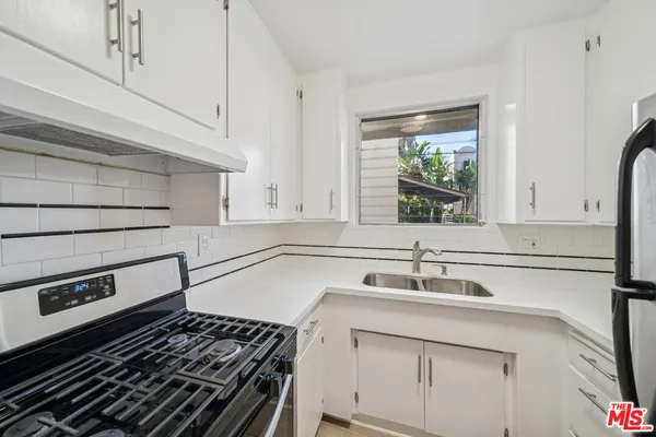 $2,295 | 1215 North Hayworth Avenue, Unit 104, West Hollywood, CA 90046