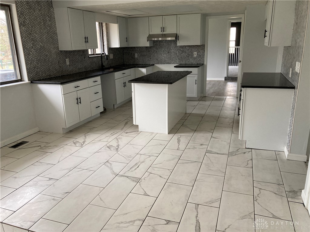 9815 Sheehan Road Centerville, OH 45458 - Photo 4 of 60 Gallery Image 4