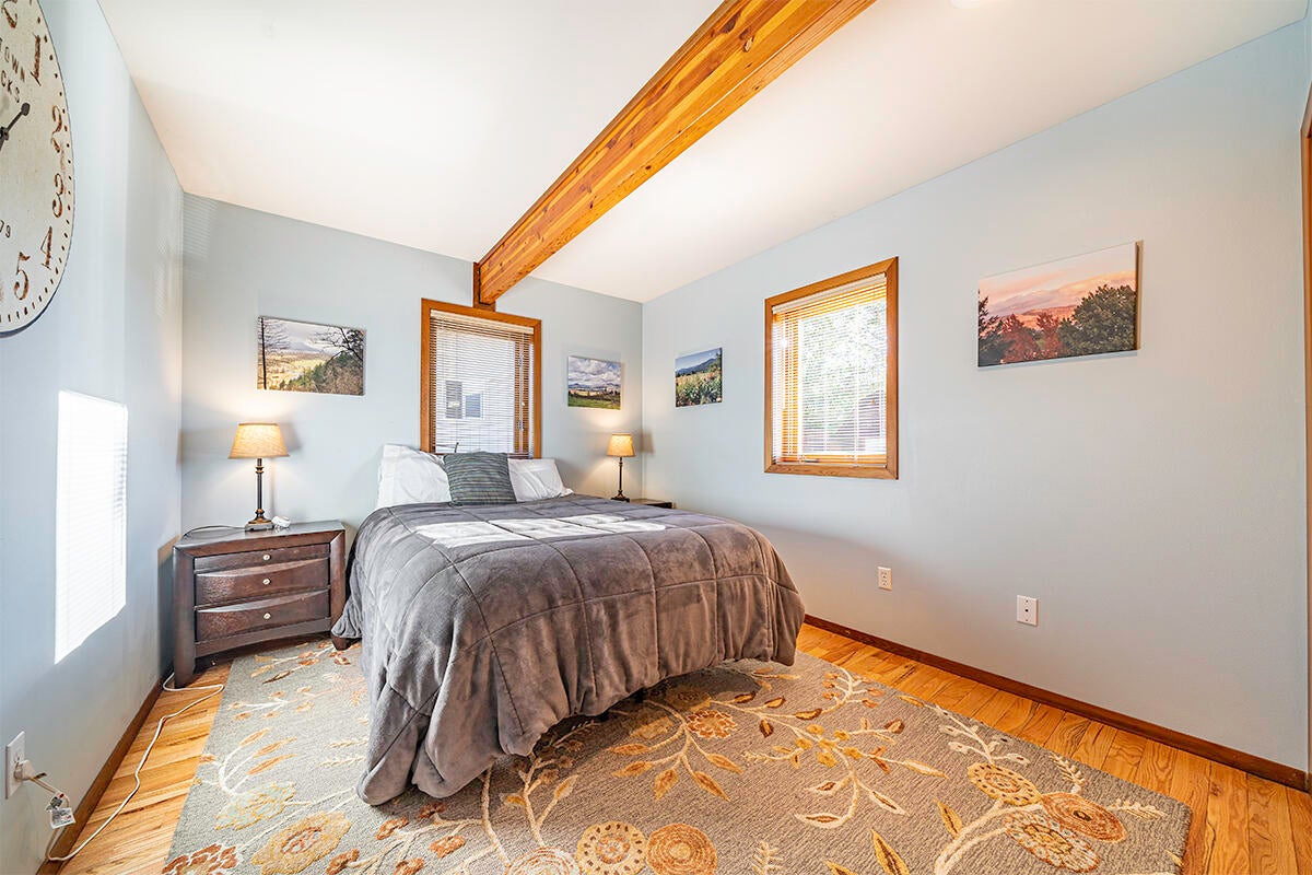 3960 Independence School Road Medford, OR 97501 - Photo 16 of 47 DSC07357-HDR-Edit