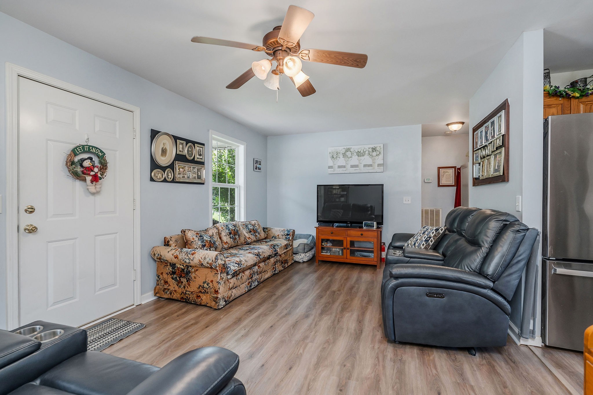1565 Canada Flatt Road Cookeville, TN 38506 - Photo 3 of 28 a living room with furniture fireplace and a flat screen tv