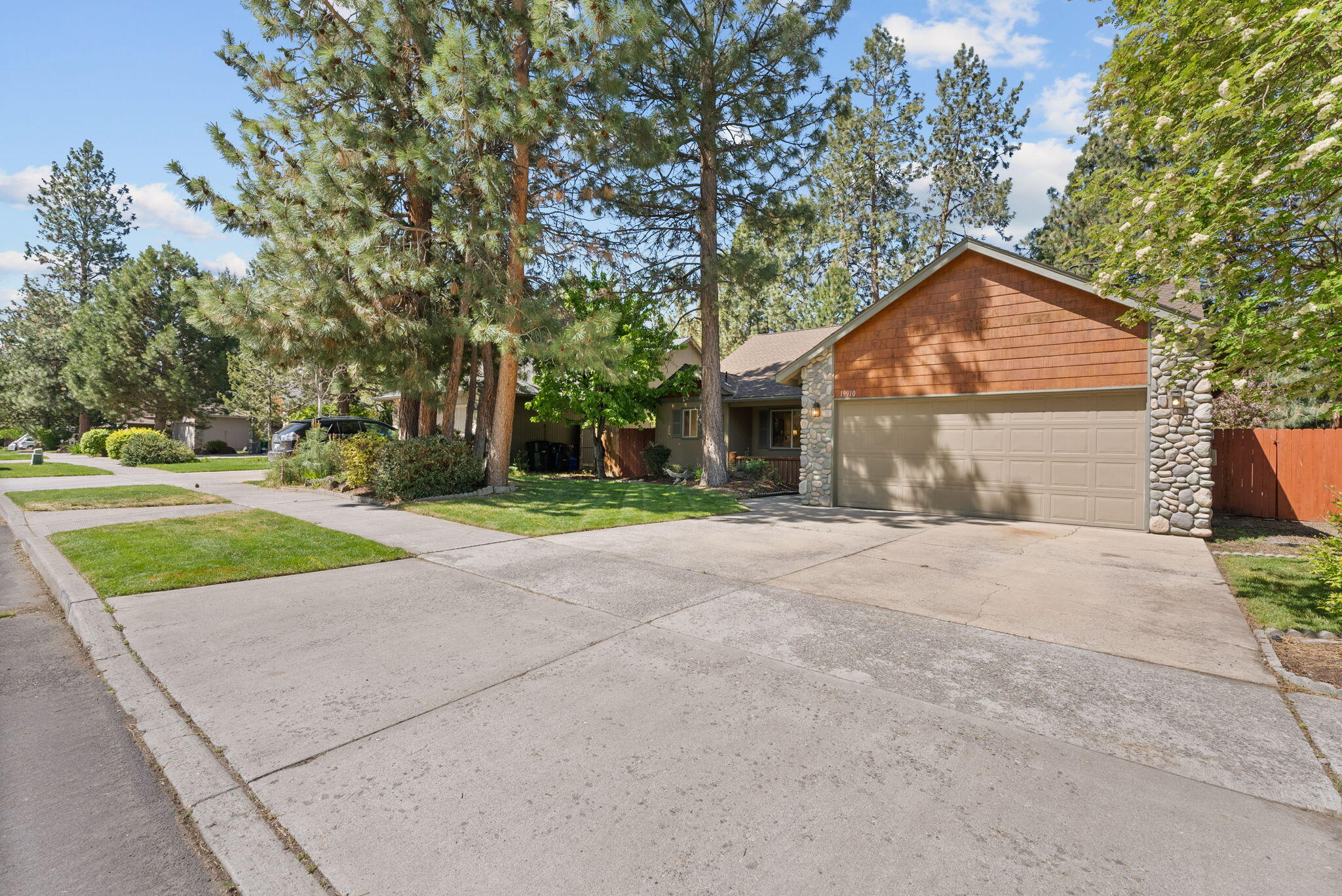 19910 Quail Pine Loop Bend, OR 97702 - Photo 2 of 34 3-web-or-mls-Riley Visuals-3