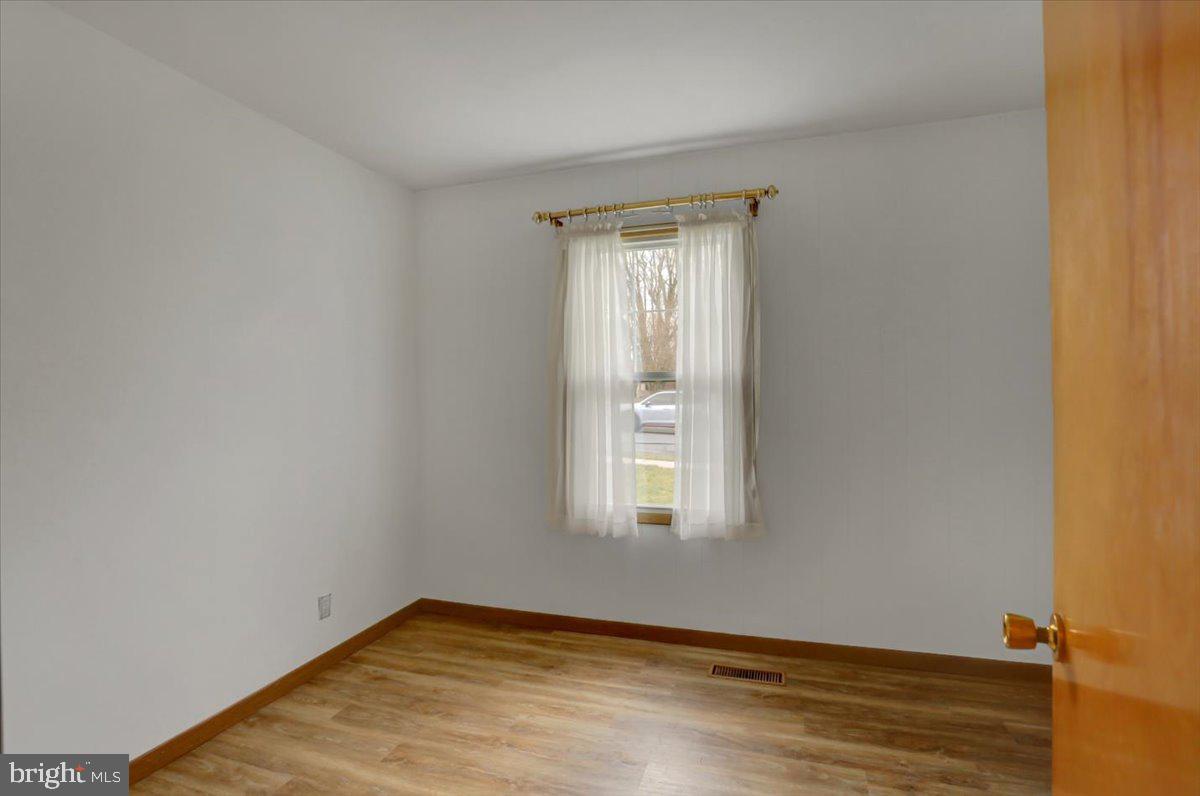 1130 Outer Drive Hagerstown, MD 21742 - Photo 11 of 37 an empty room with window