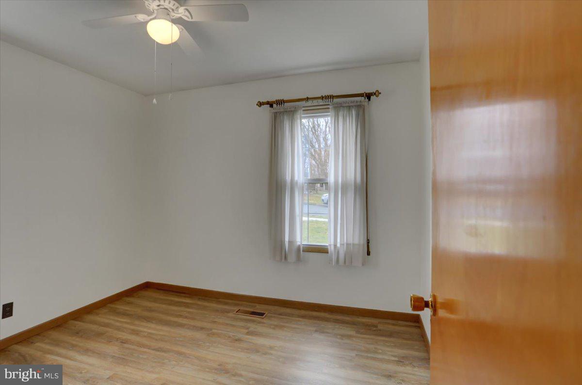 1130 Outer Drive Hagerstown, MD 21742 - Photo 13 of 37 an empty room with windows