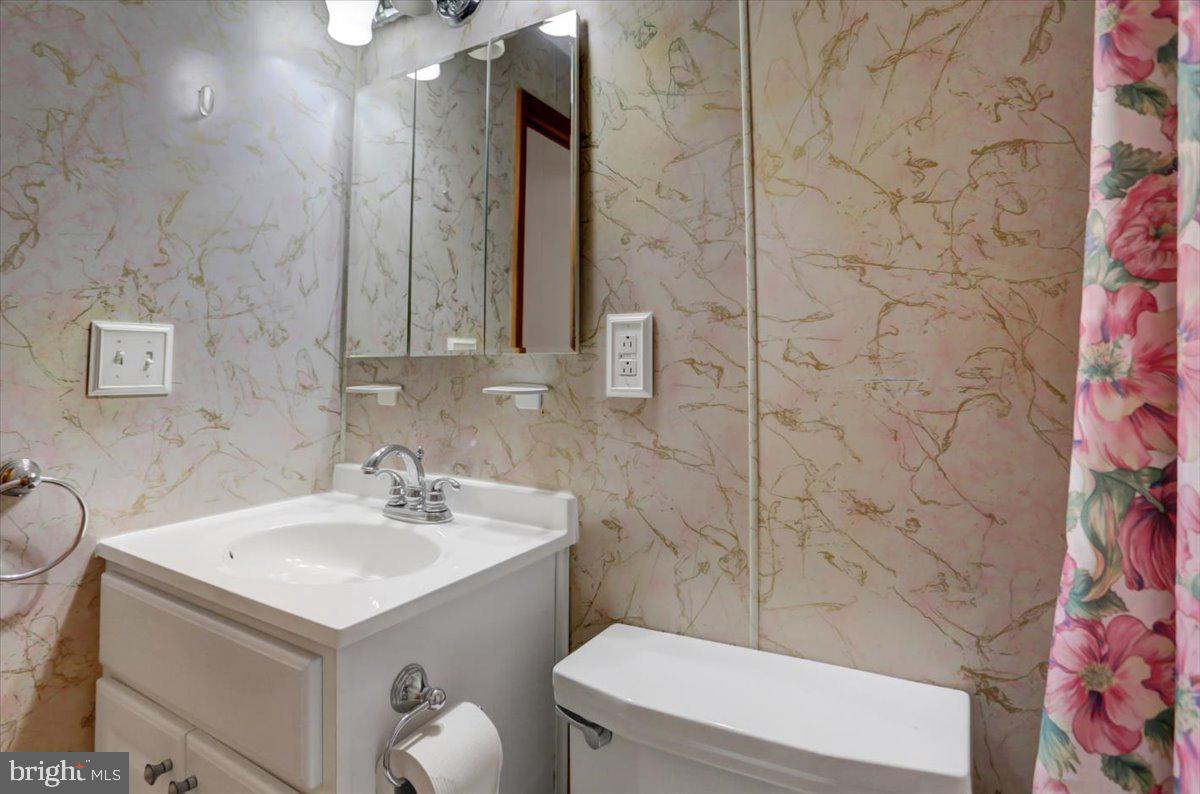 1130 Outer Drive Hagerstown, MD 21742 - Photo 19 of 37 a bathroom with a sink toilet and shower